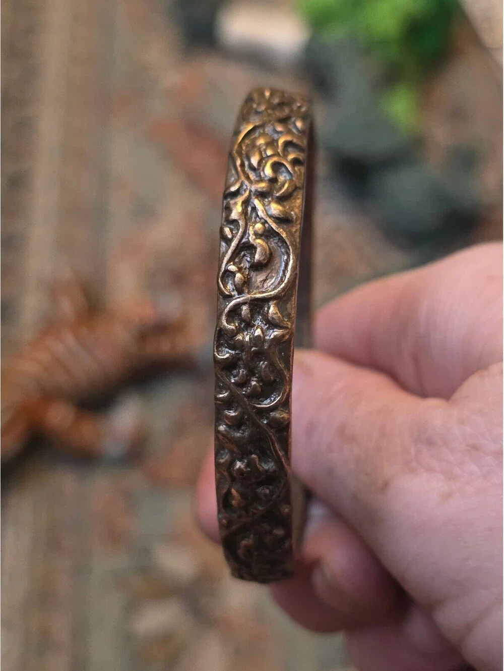 Vintage Antiqued Brass Floral Vine Relief Slip On Bangle Bracelet 7.75
